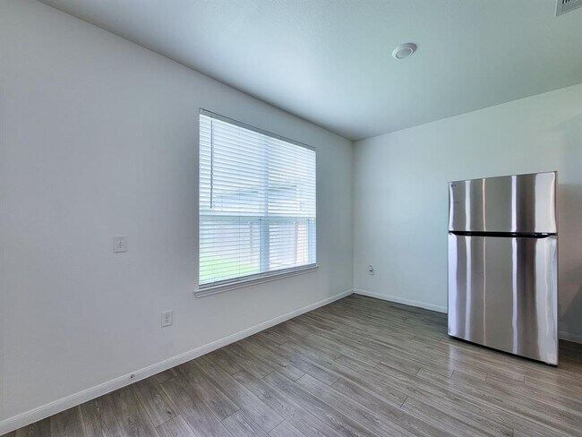Building Photo - 16230 Dutton Clover Dr