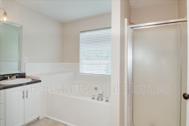 Building Photo - 141 Summerfield Cir