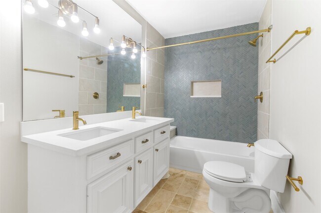 Building Photo - 814 E 23rd St