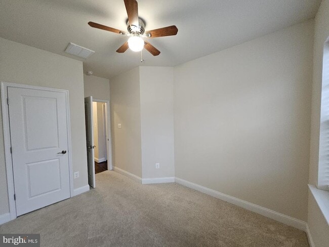 Building Photo - 6041 Maple Hill Rd