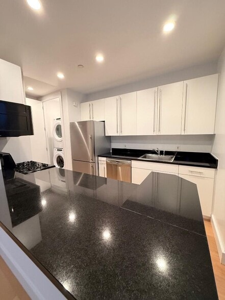 Building Photo - 49 Murray St