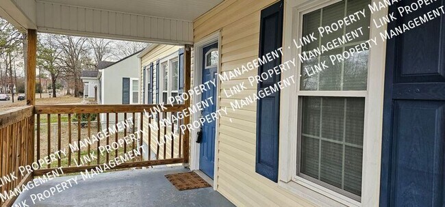 Building Photo - DON'T MISS this Remodeled 2 bedroom conven...