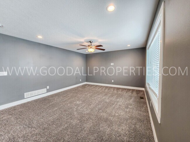 Building Photo - A Must See 4 Bedroom 3.5 Baths in Norwalk with a 3 Car Garage!!!