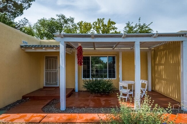 Building Photo - 3812 Calle Del Monte NE