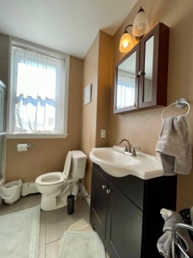 Building Photo - 5 Bed 2 Bath - Allston - 9/1