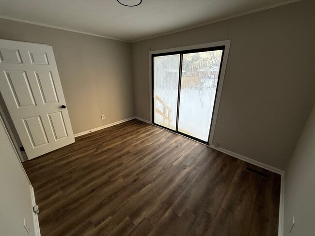 Building Photo - 210 Laurison St