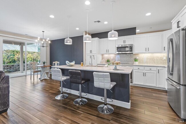 Building Photo - 343 Silver Ridge Dr