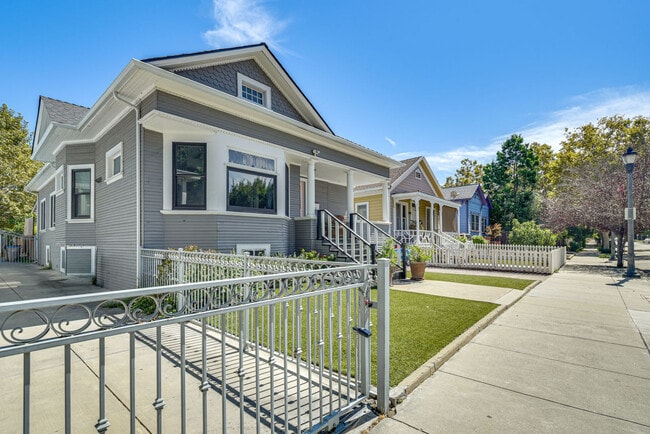 Building Photo - 520 S Almaden Ave