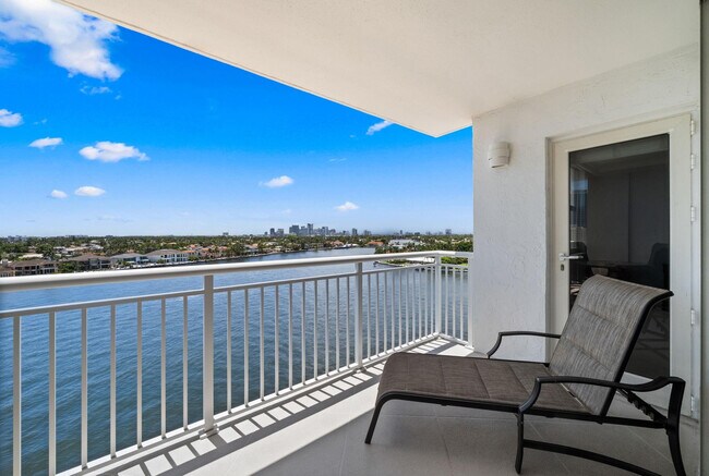 Building Photo - 511 Bayshore Dr