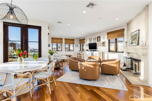 Building Photo - 320 33rd St