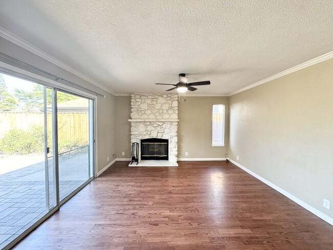 Building Photo - Beautiful 4 Bedroom Single Story For Rent In Roseville!