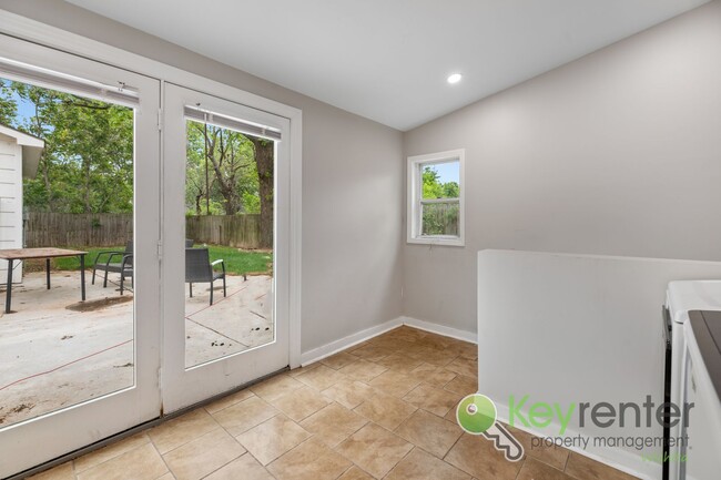 Building Photo - Delano District | Renovated 3 Bedroom 3 Ba...