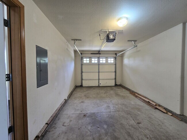 Building Photo - 394 Maylea Pl