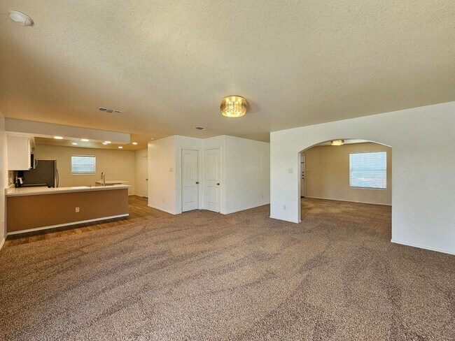 Building Photo - BRAND NEW FLOORING - AVAILABLE & MOVE-IN READY!