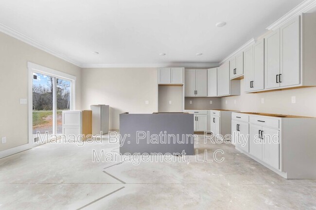 Building Photo - 166 Sango Dr