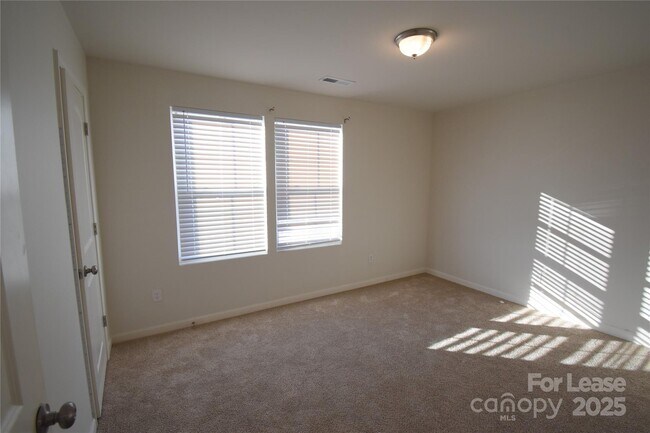 Building Photo - 569 Calvin Sowers Rd