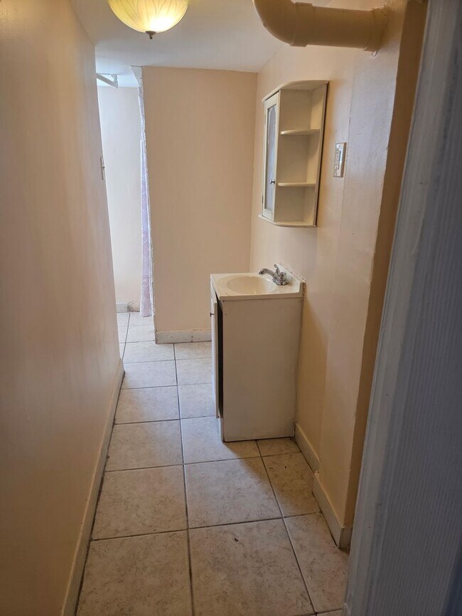 Building Photo - 20-22-22 Rockland Terrace
