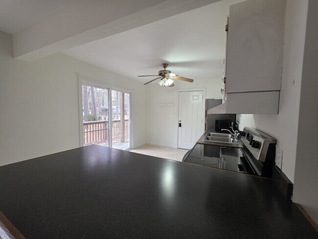 Building Photo - 13 Sailors Way