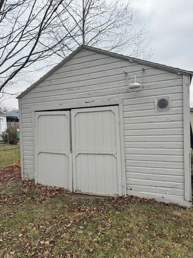 Building Photo - 2717 Clara Ave