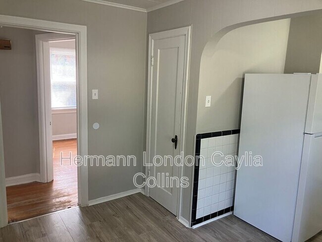 Building Photo - 10077 Dorothy Ave