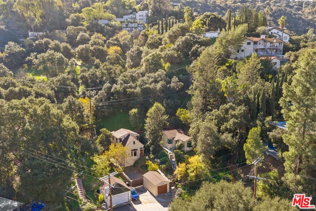 Building Photo - 3705 Fredonia Dr