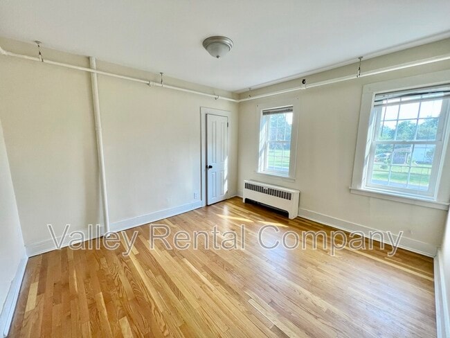 Building Photo - 132 Middle St