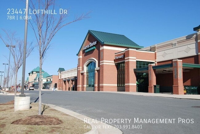 Building Photo - Beautifully Maintained 7 Bedroom 6 Bath Ho...