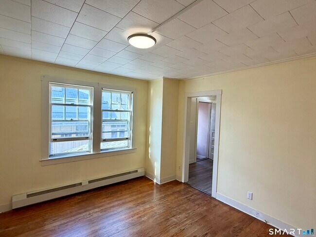 Building Photo - 23 Farnham Ave