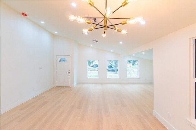 Building Photo - 15411 Sierra Valle Dr