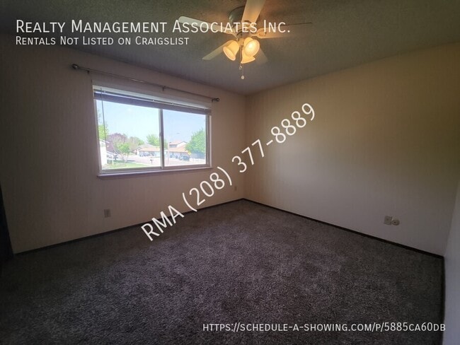 Building Photo - 852 N Benjamin Ln