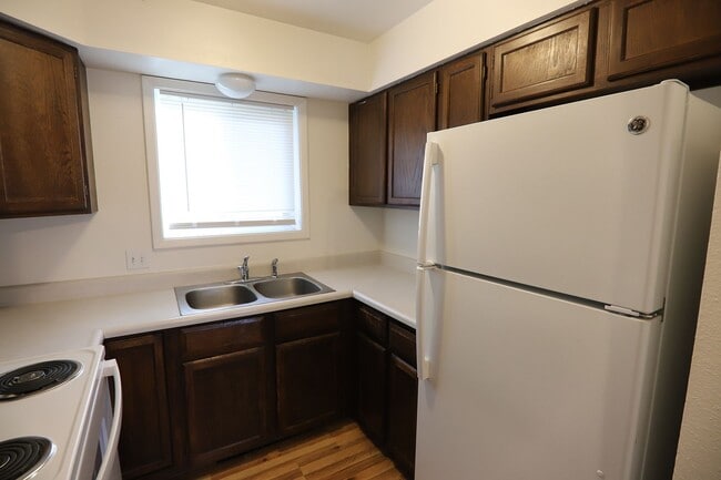 Building Photo - 2 bed 1 Bath townhouse