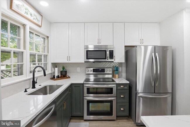 Building Photo - 12845 Mill Brook Ct