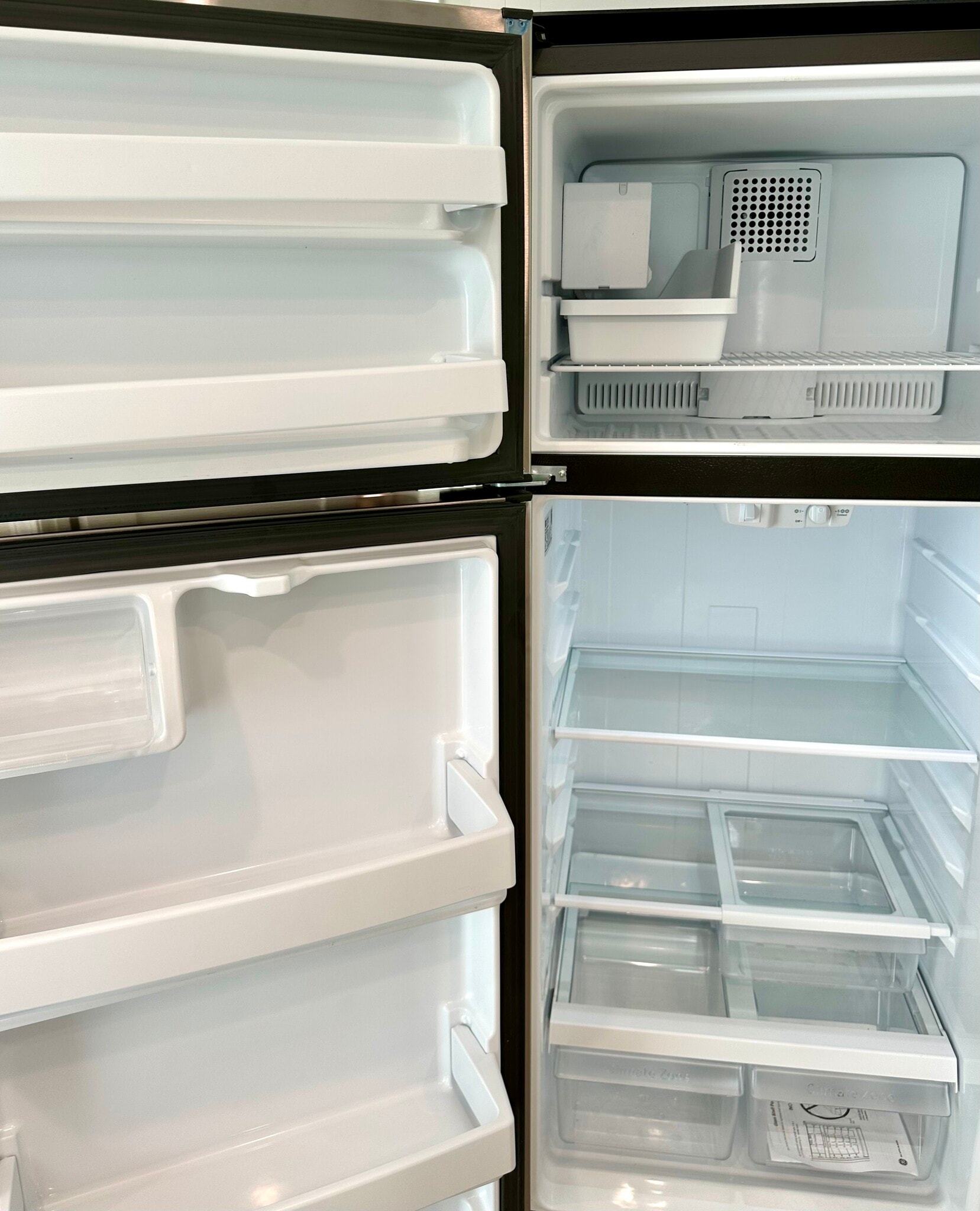 Plenty of room w/ice-maker - 2217 Kenwood Blvd SE