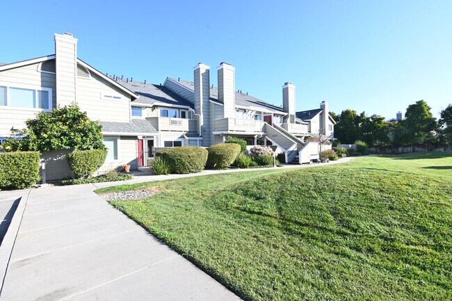 Building Photo - Nicely upated 2 Story Townhouse at Mansion Park with 2 Master Suites.