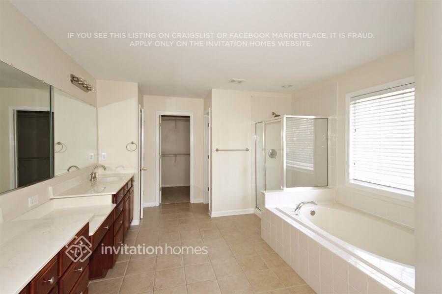 Building Photo - 7120 Thoreau Cir