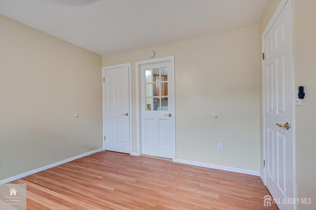 Building Photo - 434 College Dr