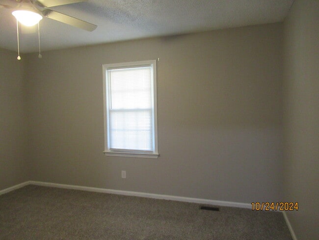 Building Photo - 870 Marigold St