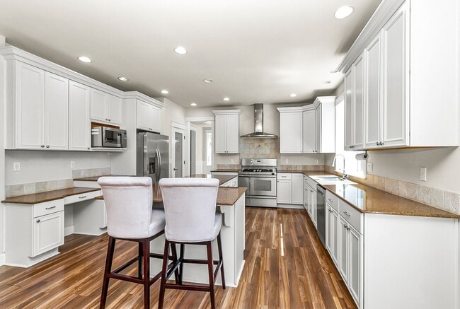 Building Photo - 6.6 Acre Retreat