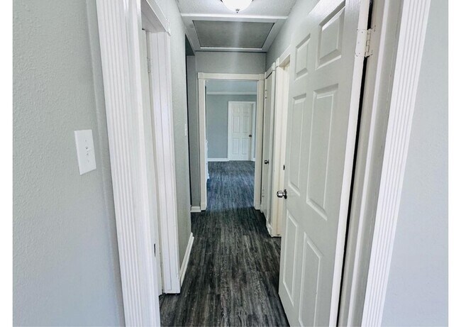 Building Photo - 4914 Kelso St