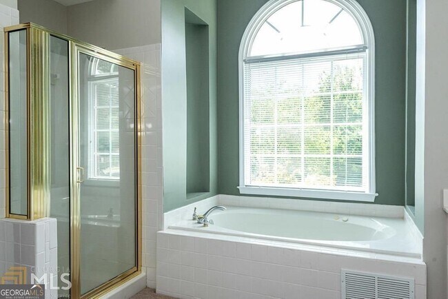 Building Photo - 225 Heritage Lake Dr