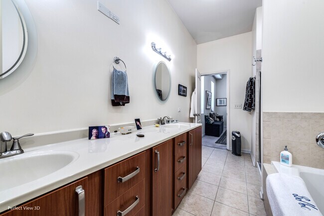 Building Photo - 4545 S Drexel Blvd