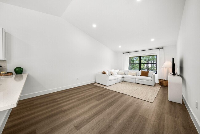 Building Photo - 13105 Belhaven Ct