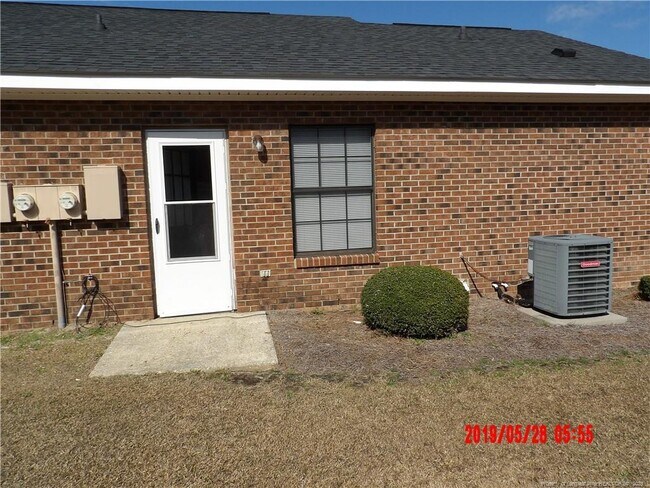 Building Photo - 4865 Fogarty Dr