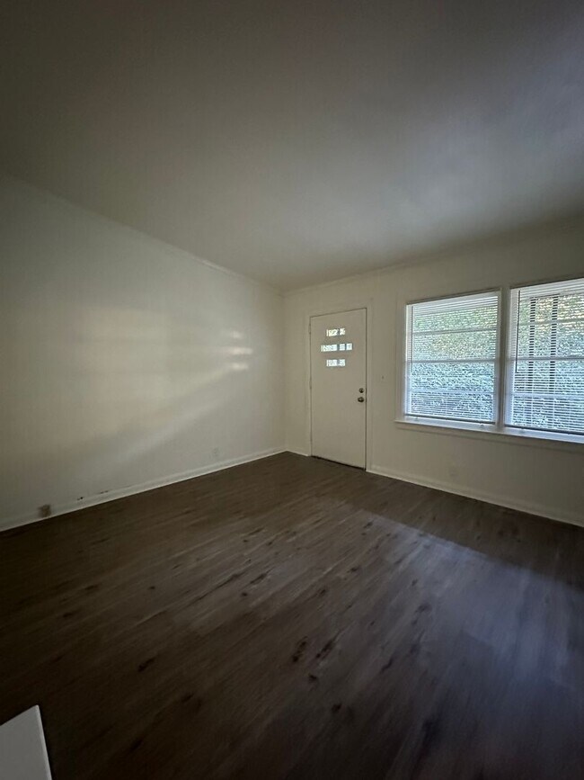 Building Photo - 2 bedroom, 1 bathroom updated home in Normaltown