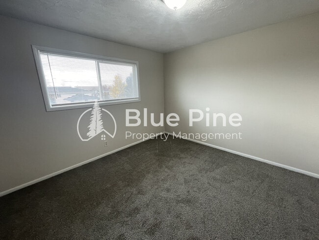 Building Photo - 678 Foster Dr