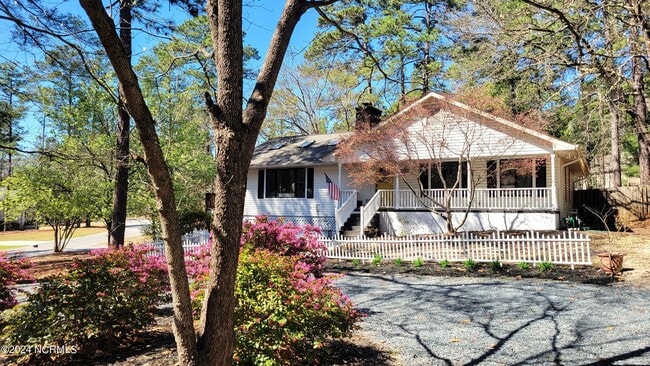 Primary Photo - 1720 Longleaf Dr E