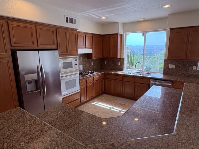 Building Photo - 24 Country Walk Dr