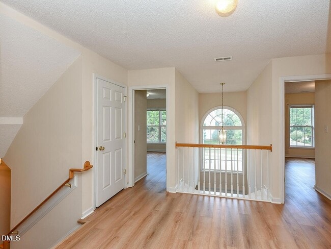 Building Photo - 406 Somersview Dr