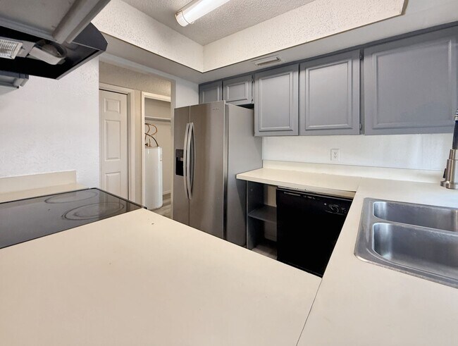 Building Photo - 2625 Santiago Cir