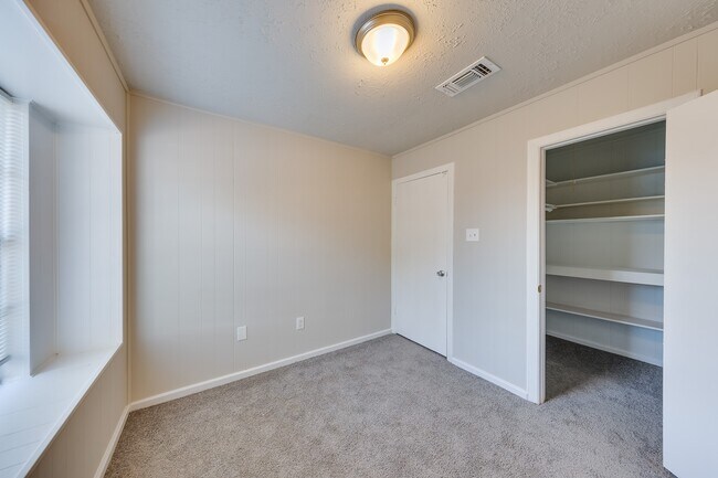 Building Photo - 713 Northbend Dr